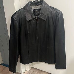 Black Leather Jacket with Tailored Fit and Zipper Closure